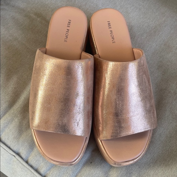 Free People Harbor Platform - Picture 5 of 6